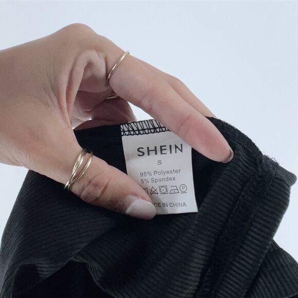 Women's Black Solid Cut Out Shoulder Ribbed Knit Tank Top Size Small - Picture 3 of 3